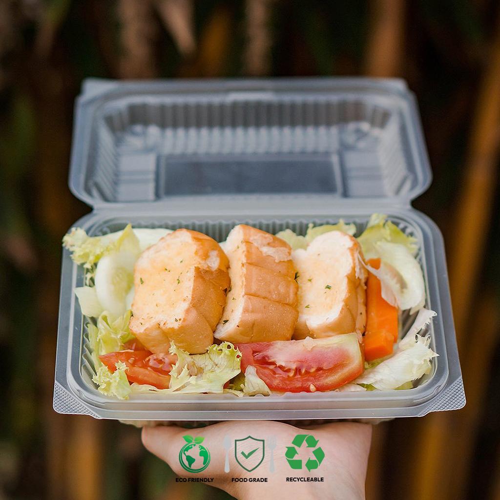 Kotak makanan ramah lingkungan berisi salad dan roti sebagai representasi gaya hidup bebas plastik dan konsumsi sadar lingkungan.